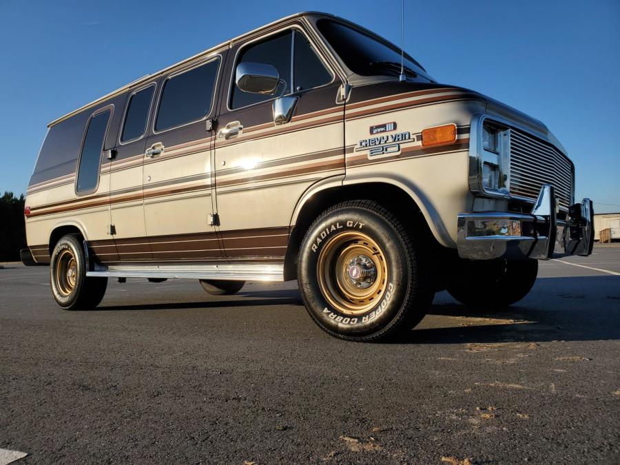  Chevrolet G20 Conversion Van  (CG21305) 1988 года  (фото 13 из 257)